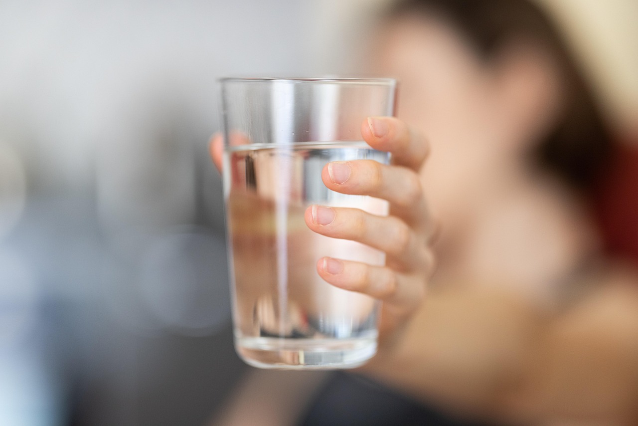 glass, drink, water, nature, fresh, woman, transparent, healthy, freshness, drought, climate, liquid, portrait